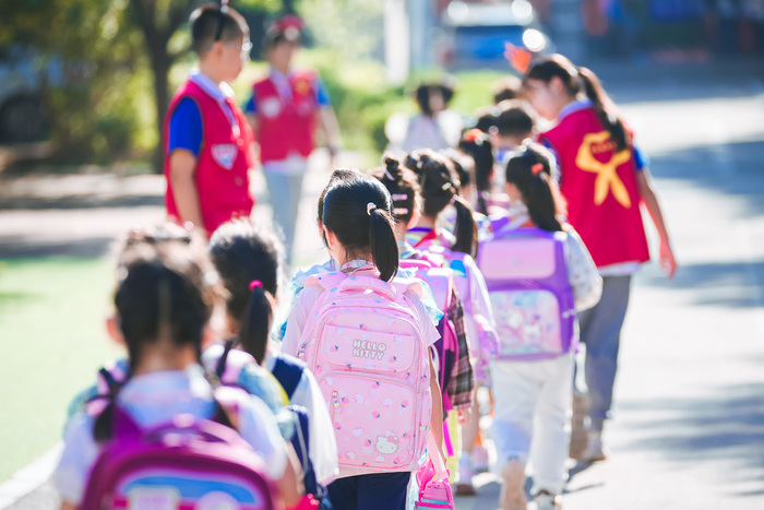 “你上学我守护”,新生入学他们有妙招