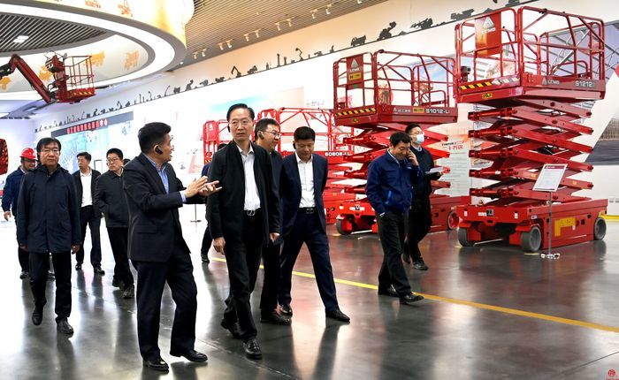 韩金峰调研高新区智能制造与高端装备产业项目