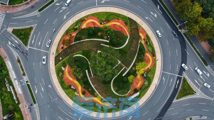 国庆氛围已拉满！济南飘扬“中国红”