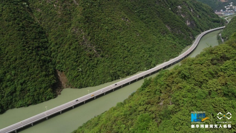沿着高速看中国