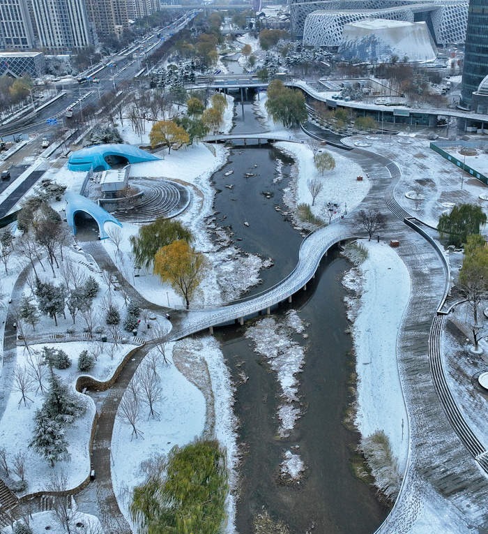 腊山河公园变身冰雪世界