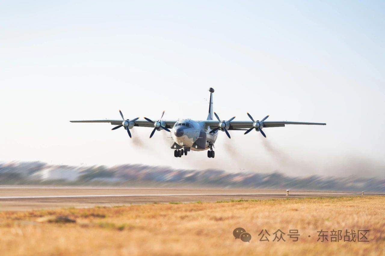 来了！东部战区陆海空军新年开飞高燃画面