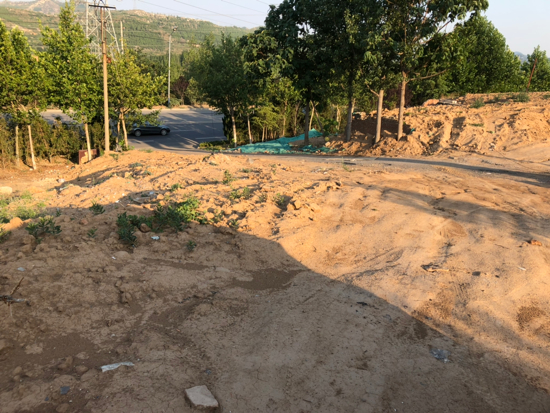 【啄木鸟在行动】港九路与二环南快速路交汇处附近有渣土裸露