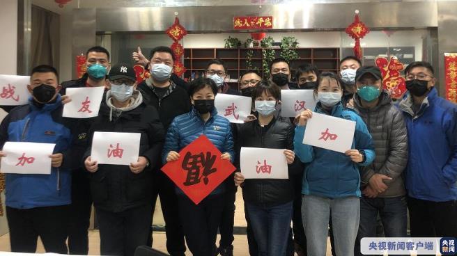 战“疫”记者：“好多人往后的时候 你得往前”