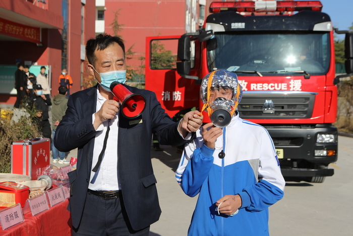 济南市技师学院组织开展消防应急疏散演练活动