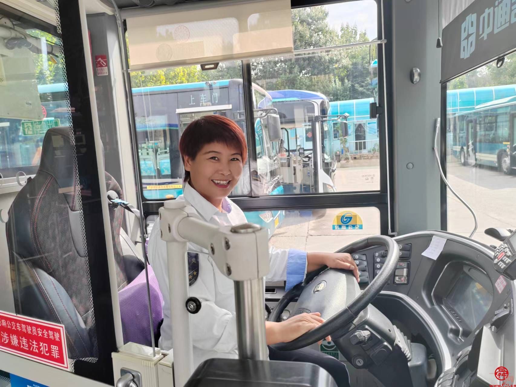 向辛勤公交人致敬 ——记济南公交南部公司六队K152路驾驶员陈明霞