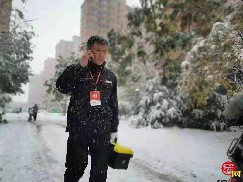 屋外飞雪漫天屋内暖意融融 供热“一张网”温暖泉城