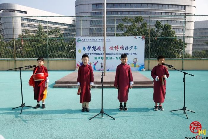 以榜样引航  与梦想携手  做博雅好少年 山东师大附小雅居园校区举行开学典礼暨第一周升旗仪式