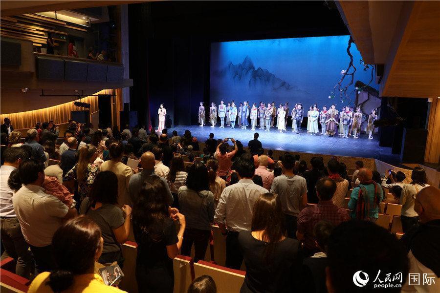 “让中国艺术搭起民心沟通的桥梁”——芭蕾舞剧《花木兰》在毛里求斯上演