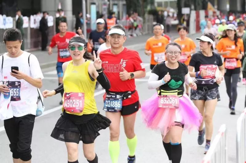 40岁孕妇怀胎8月跑完马拉松 朋友圈、同学群中炸锅了！