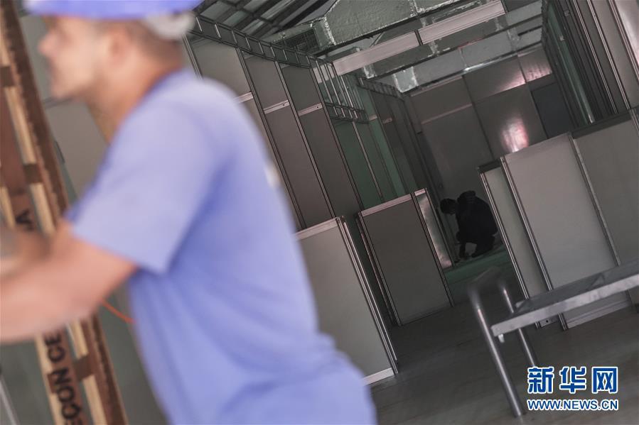 巴西圣保罗：建设方舱医院