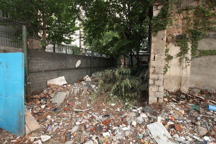 【啄木鸟行动】市中区南新街西侧建筑垃圾未覆盖