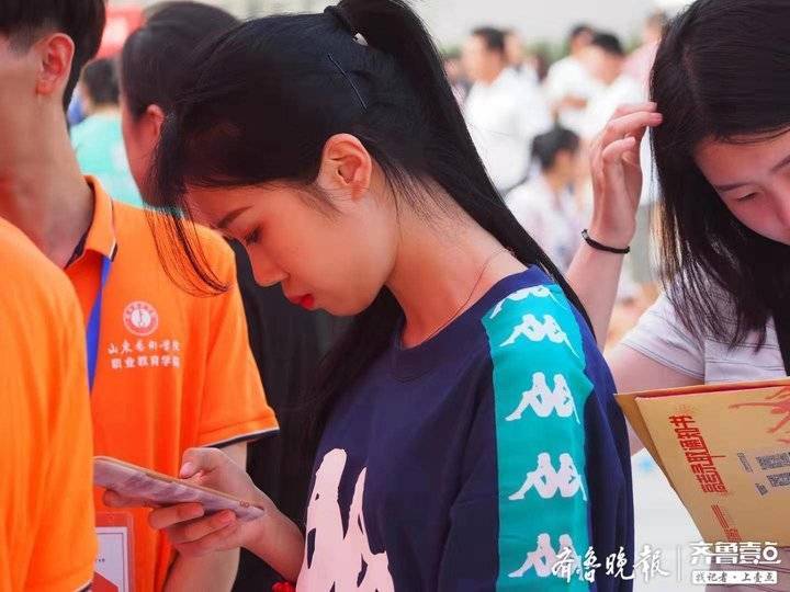 山东艺术学院新生报道，先来看看这些未来的明星！