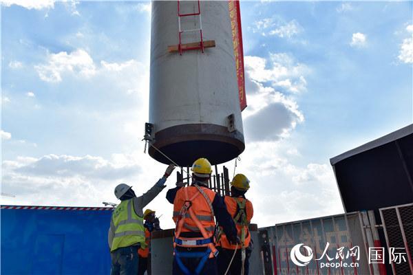 中建埃及新首都CBD标志塔钢结构首吊 