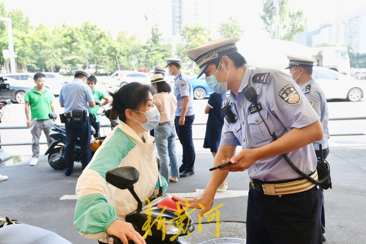 提升头盔佩戴率，济南交警又出“新招”：快板说唱安排上了！