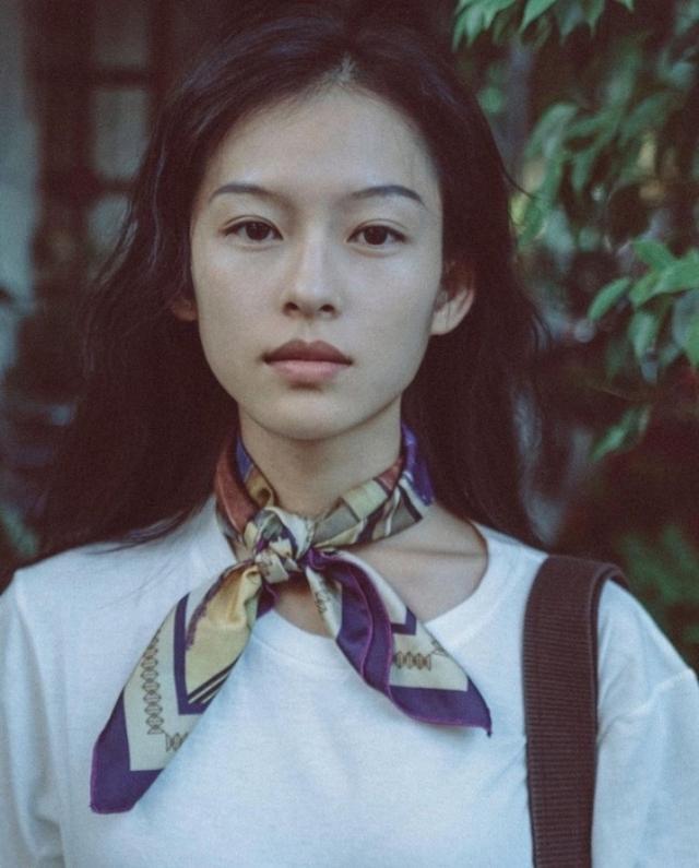 越南模特撞脸章子怡，气质清冷倔强，网友：本人都生不出这么像的
