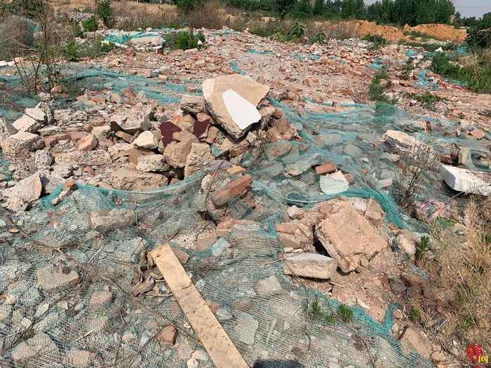 【啄木鸟在行动】章丘区西类村附近渣土和建筑垃圾裸露