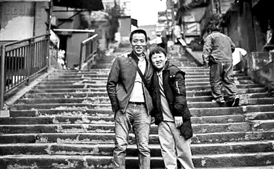 重庆网红“棒棒”：“扛”出一套房 网络“走红”后拒签经纪公司