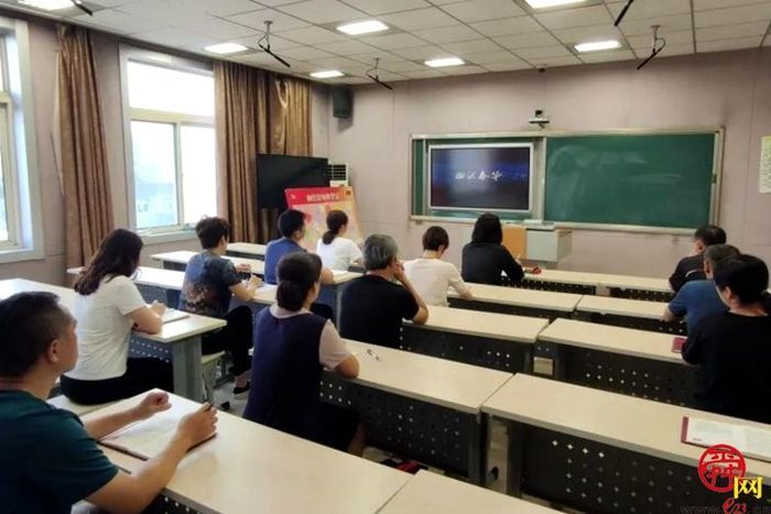 济南市滨河小学师生同上一堂“思政课”感悟血沃春华