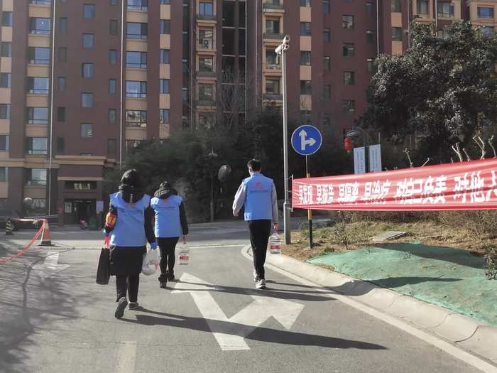 历下战‘疫’特写镜头④：守护楼宇战“疫”的“党员先锋”们