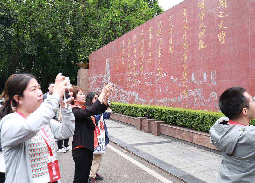 在重庆大学读书是一种怎样的体验？全国40余家主流网络媒体记者告诉你！