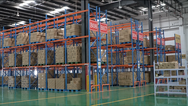 【新春走基层】跨境电商新业态跨越式发展 “云逛街”成新春消费新选择