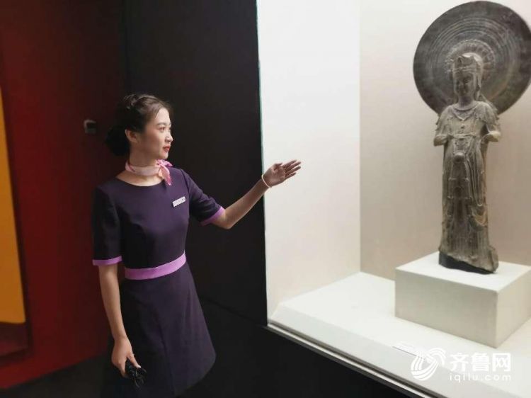 山东回归文物蝉冠菩萨像国家博物馆展出