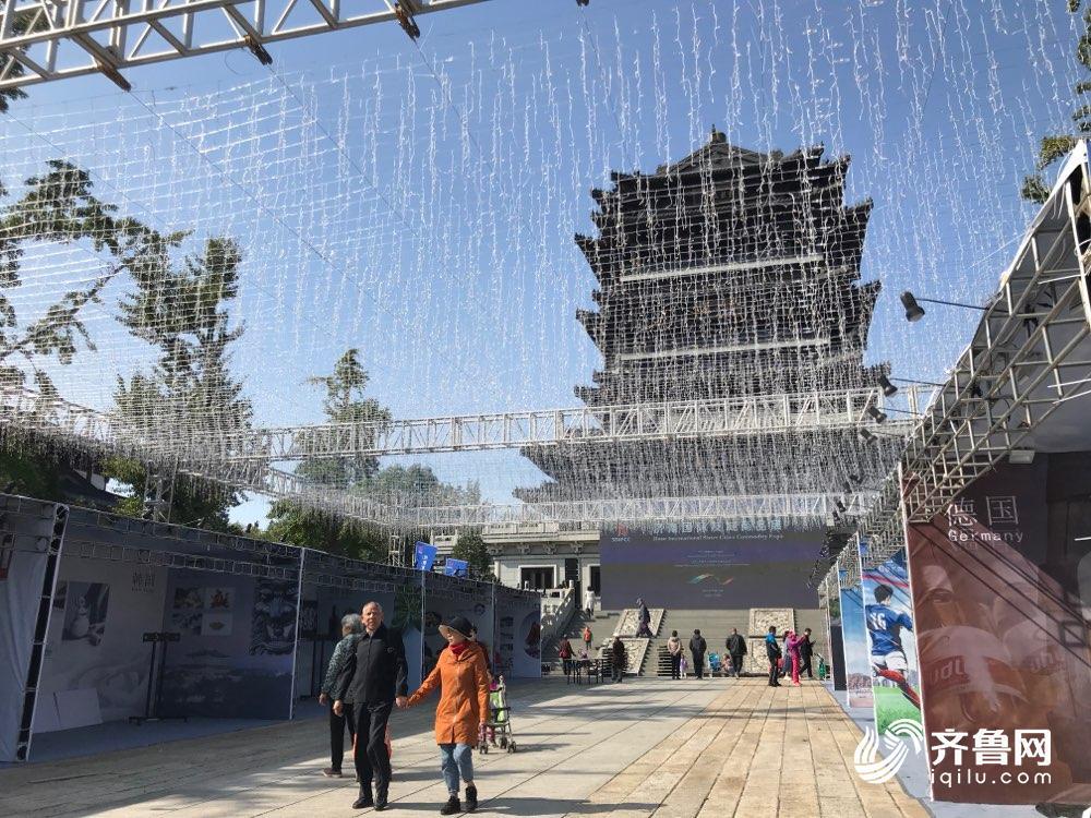 来大明湖超然楼逛展啦！济南国际友城商品展15日开幕