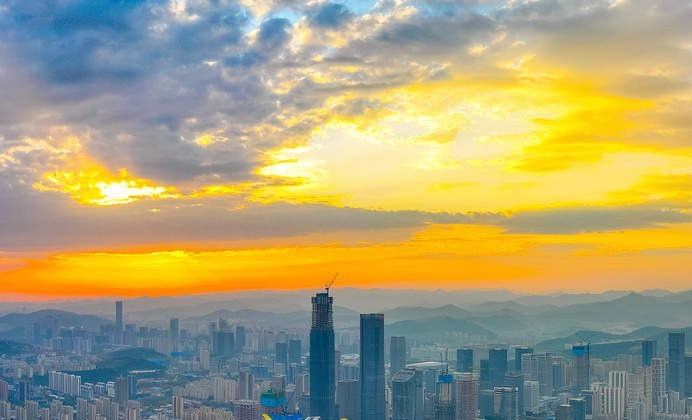 立冬遇见绝美朝阳！济南清晨现丁达尔效应