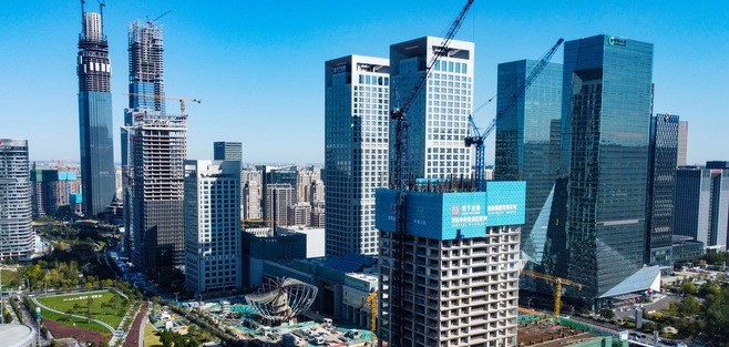 济南CBD中央广场开建一年 318米高楼已建至16层