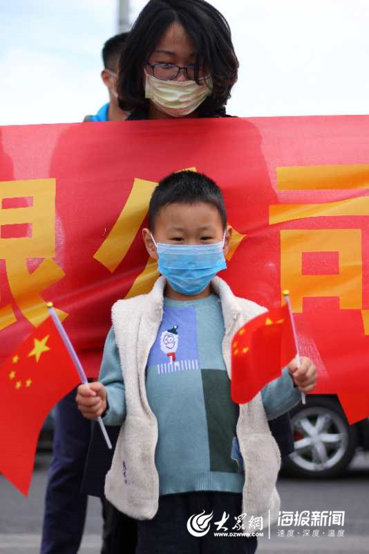 终于到家了！时隔两个月，山东医疗队576名队员再次与亲人紧紧相拥