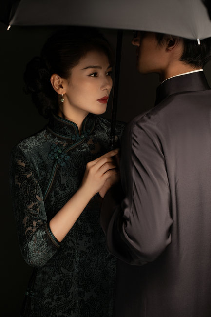 舞台剧《故事里的中国》刘涛胡歌再度合作 动情演绎致敬经典