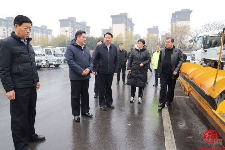 章丘区城管局：再战冰雪！全力护航市民安全出行