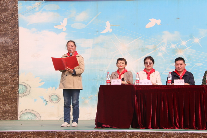 红领巾心向党，友谊小学开展建队节活动