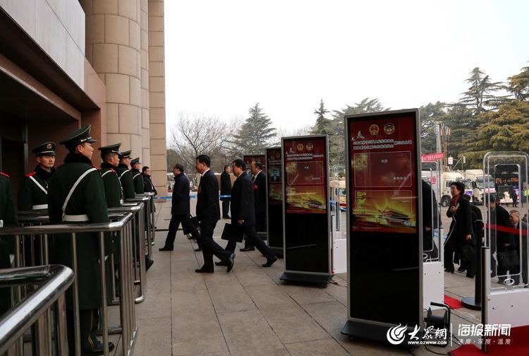 山东省十三届人大三次会议开幕 5G+VR省政府工作报告