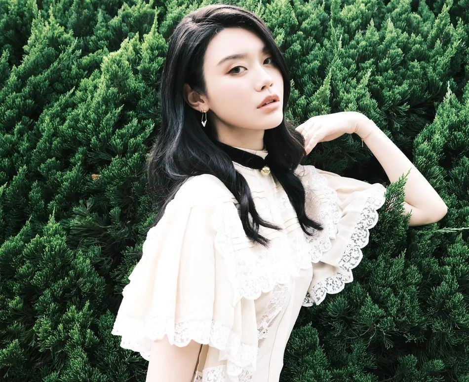 奚梦瑶产后首次公开亮相|LV大秀明星生图:奚梦瑶产后首次公开亮相脸浮肿,热巴显老朱一龙瘦成竿