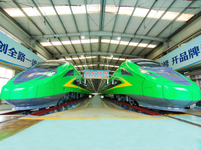 山东今天起开行“绿巨人”动车组