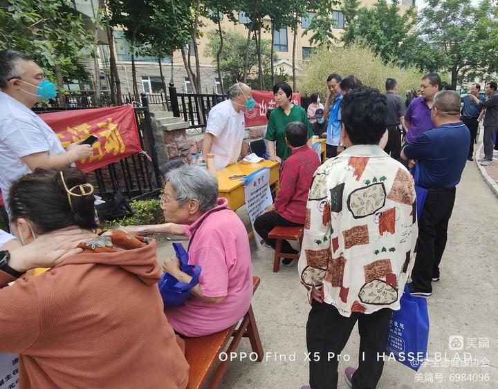 送健康“暖人心”！济南市健康保健行业协会义诊活动走进美里湖街道绿岛颐年苑社区