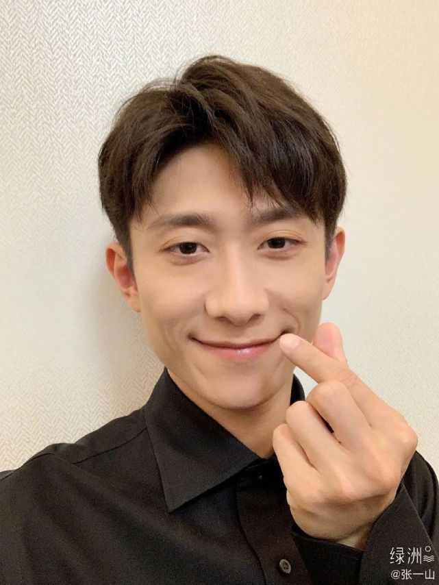 张一山地下3年恋情终于曝光！女友不是杨紫是她