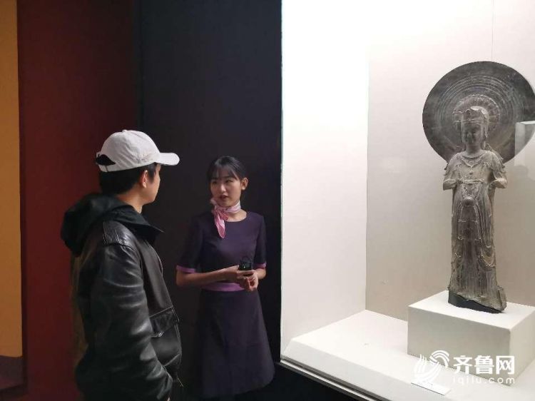 山东回归文物蝉冠菩萨像国家博物馆展出