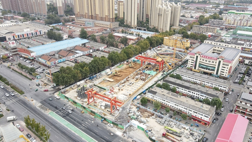 济南轨道交通6号线老屯站加快施工进度，提速还路于民