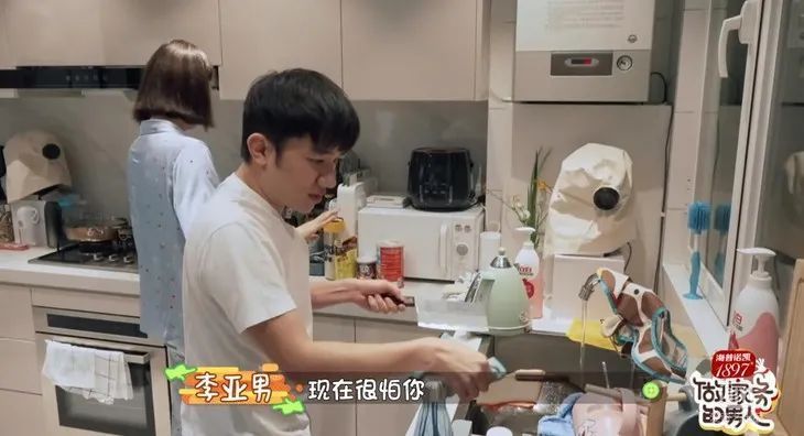 做家务的王祖蓝，犯了一个很多男人都会犯的错误