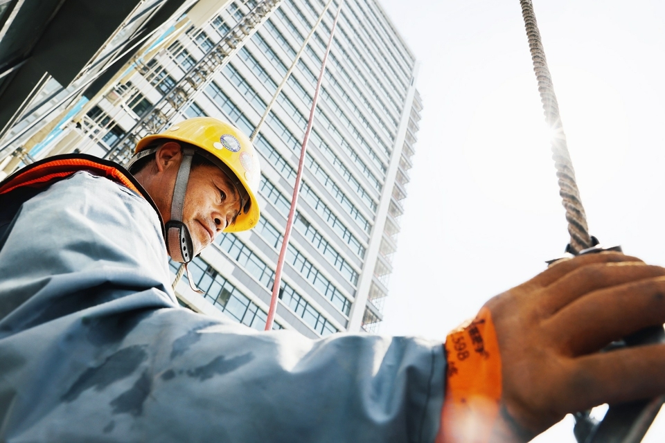 你守护城市 我们守护你 各部门出台措施关爱高温下的劳动者