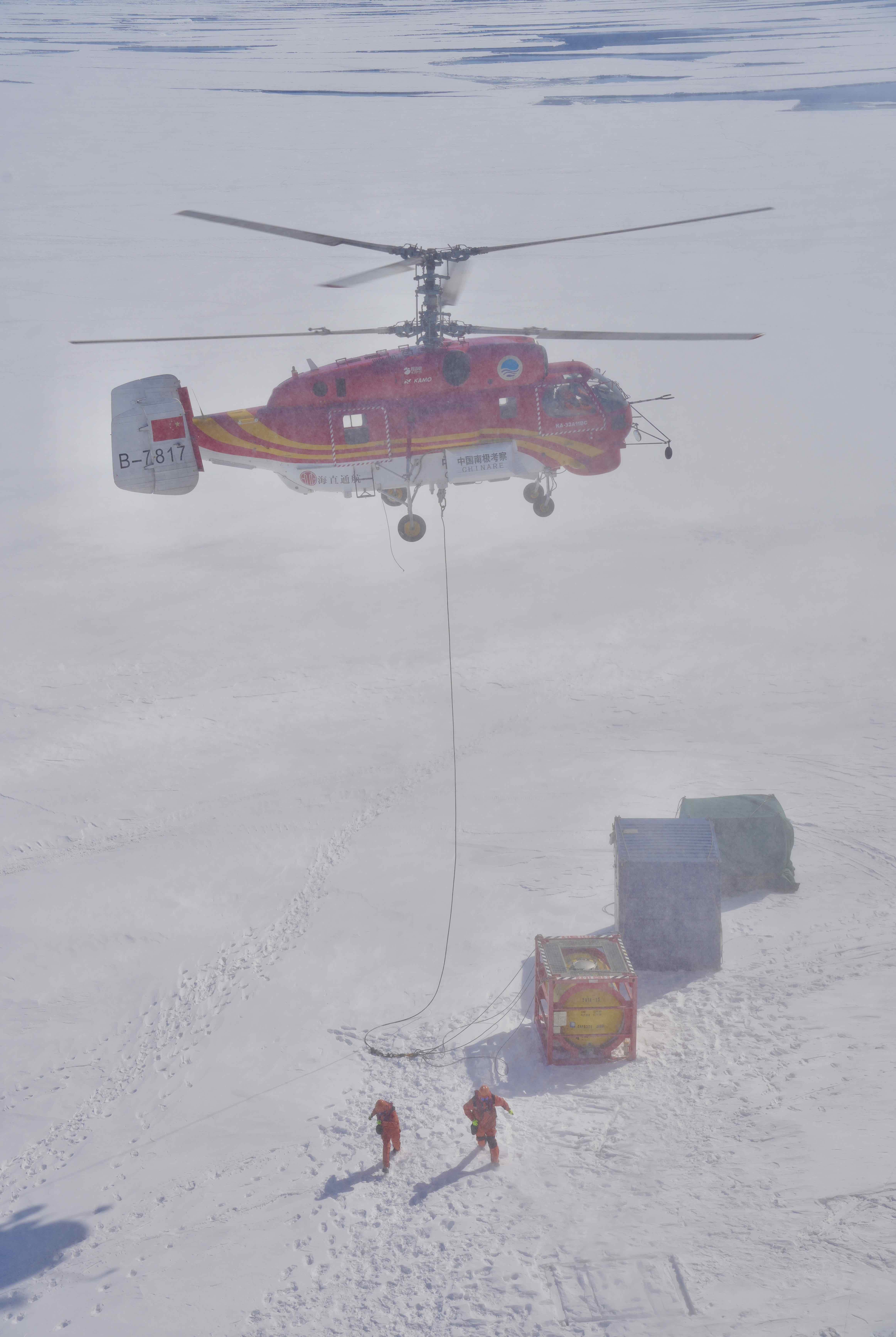 “雪龙”号抵达南极中山站