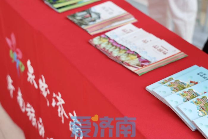 开展志愿服务，济南旅游啄木鸟“护航假期”在行动