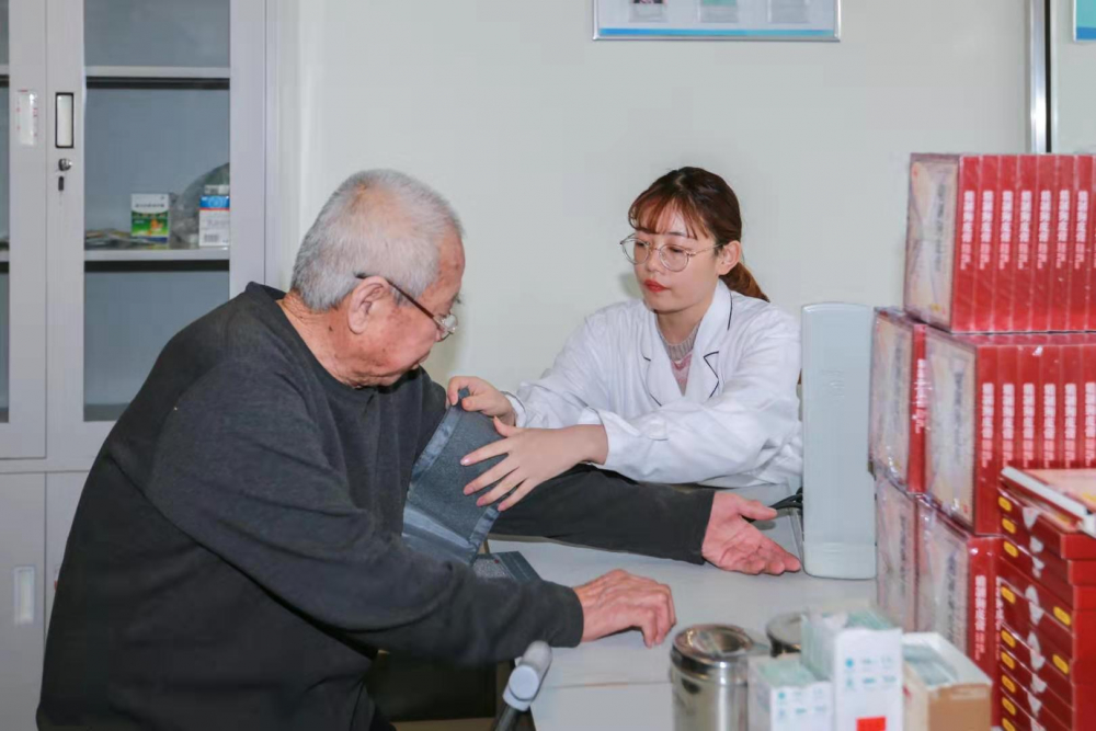 敬老院里的温情小年，暖进了每一位老人的心里