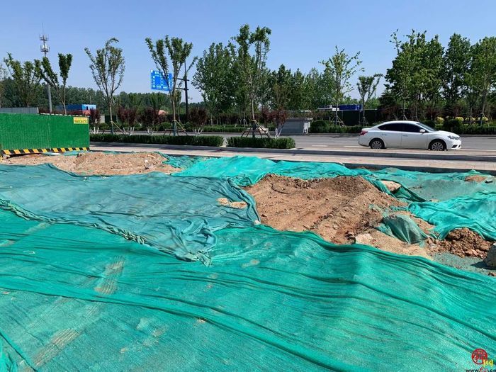 【啄木鸟在行动】历城区郭店医院公交站西侧渣土覆盖不全