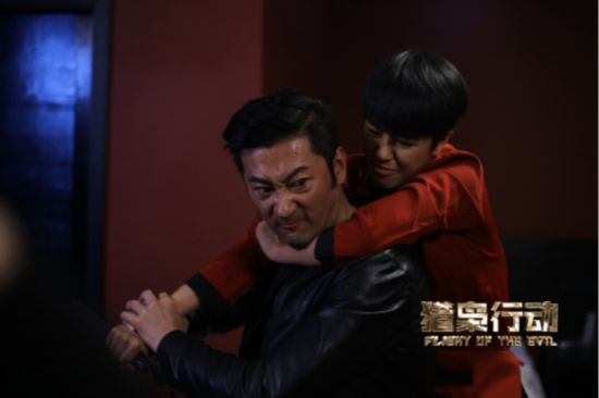 《猎枭行动》定档4月12日 孤胆英雄狂战毒枭