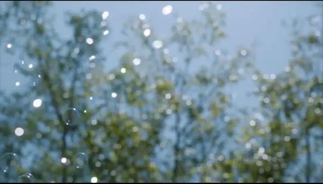 姐姐|林志玲婚后还凹少女感，踩高跟拍写真蹦蹦跳跳，脸却僵了