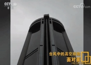 150米高楼上，两位消防员相拥而泣，他们经历了什么？